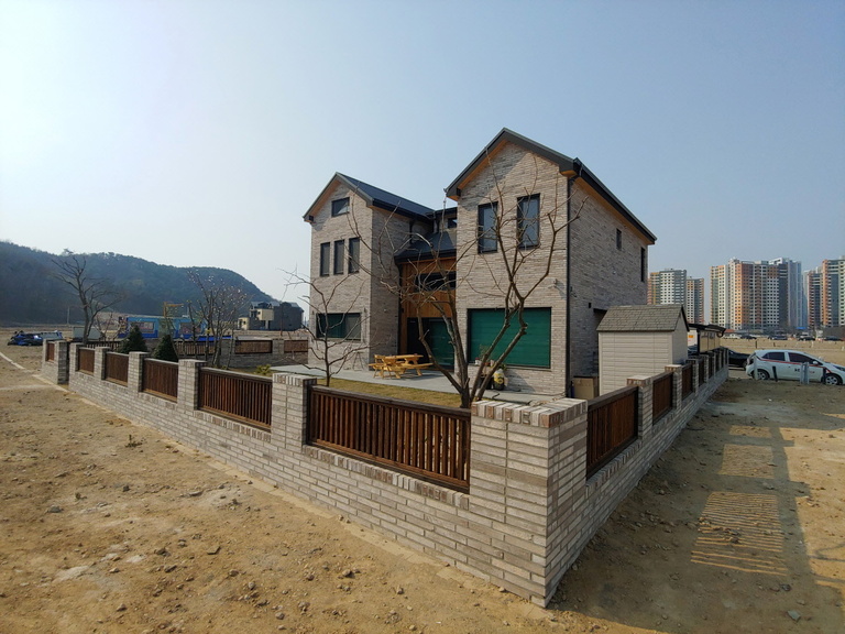 담장(벽돌조적+방부목)