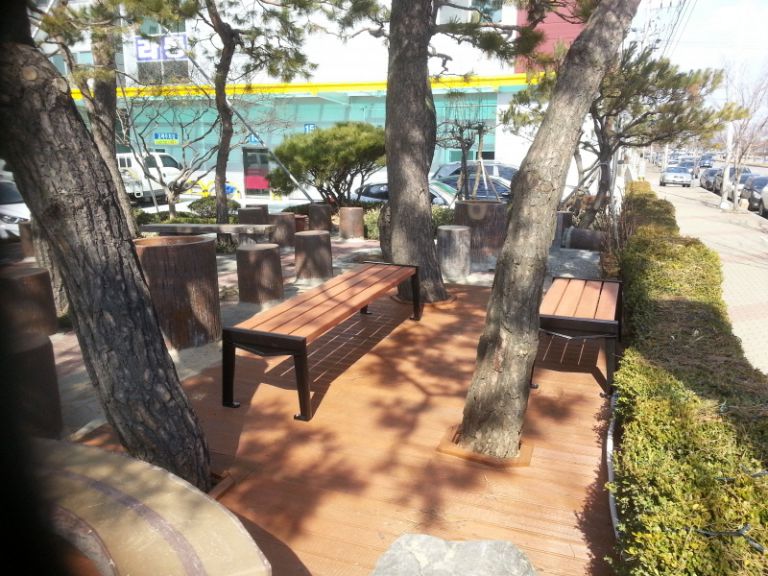 소나무 하층쉼터